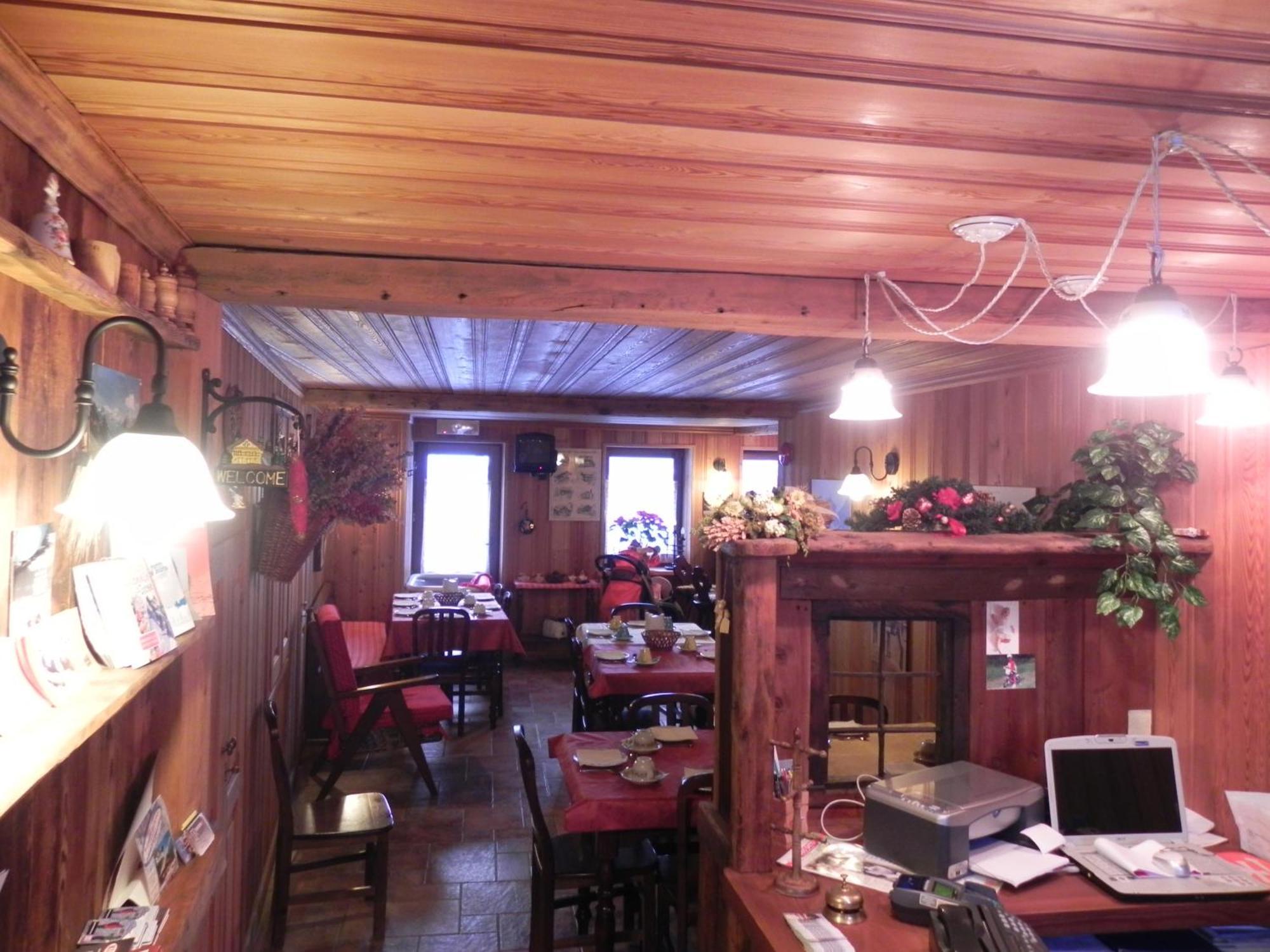 Le Vieux Rascard Chambres D'Hotes Champoluc Luaran gambar
